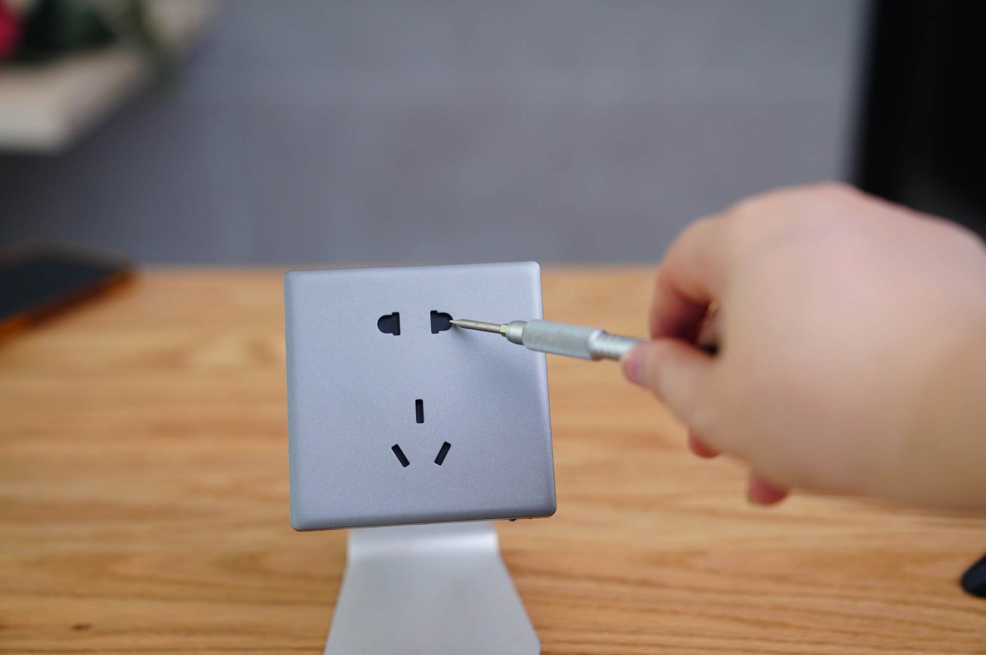 多层插座拆卸,开关插座拆解方法