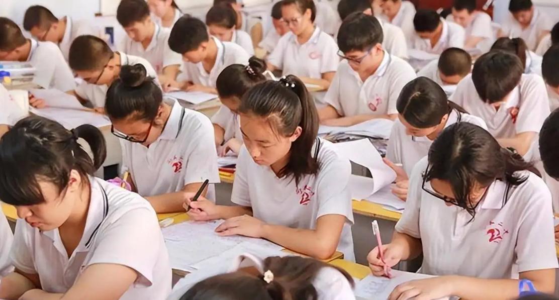 武汉普通高中学费收费标准,武汉民办高中学费为何贵