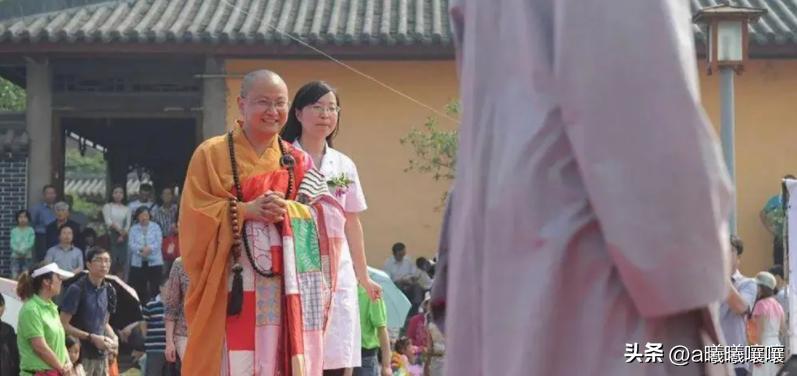 越南老人行善20年,越南一名俗家和尚长出超长耳垂