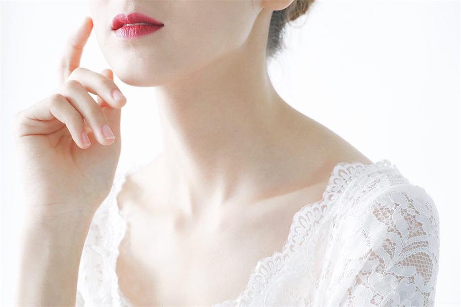 冬季嘴唇干裂起皮小妙招,冬季嘴唇干裂起皮用什么小妙招