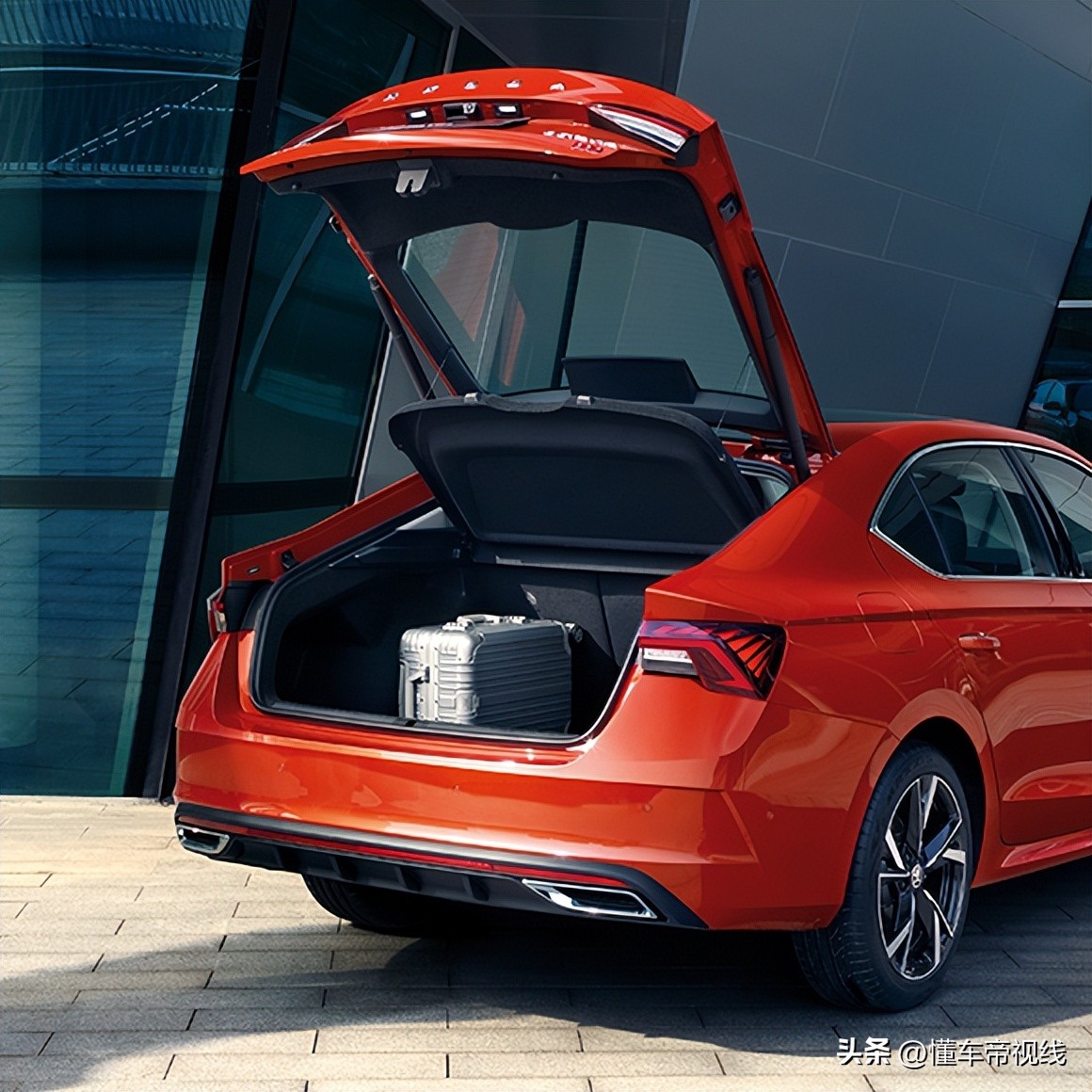 2022年明锐和凌渡哪个更值得买,凌渡跟斯柯达明锐后排空间哪个大