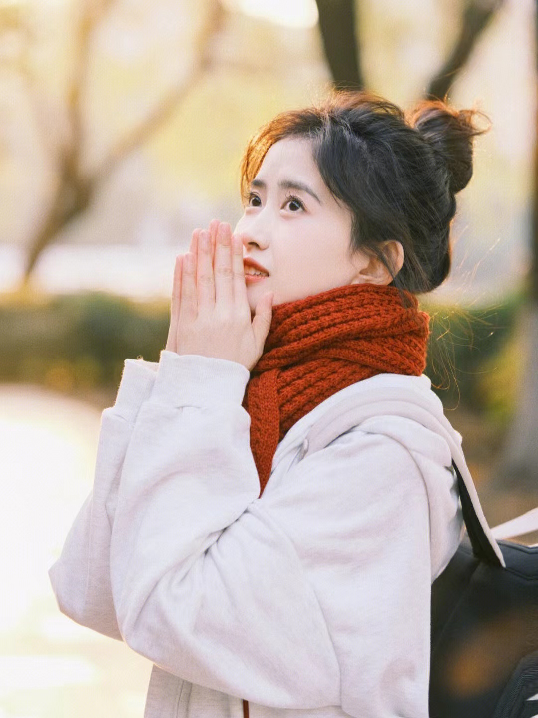 冬天在户外怎么拍照姿势好看,秋冬季拍照姿势技巧风景