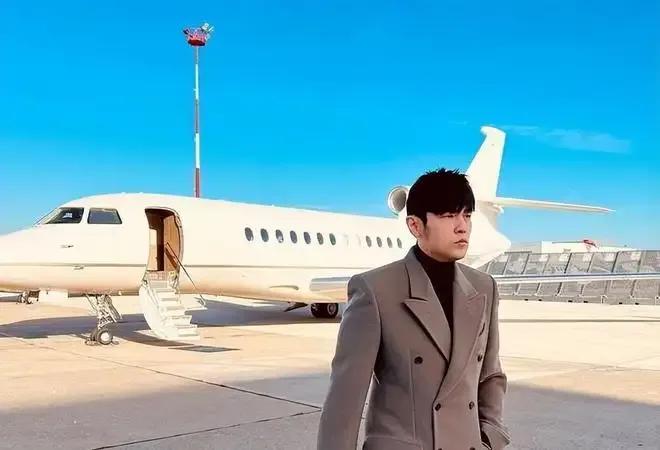 周杰伦1600万的车,周杰伦的飞机和30辆跑车