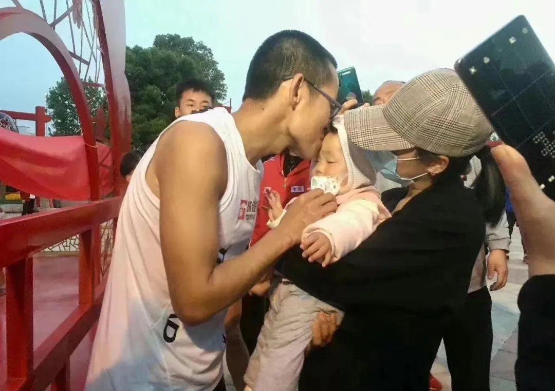 中国超马纪录保持者梁晶:被日本冠军称为英雄,31岁在赛场上遇难