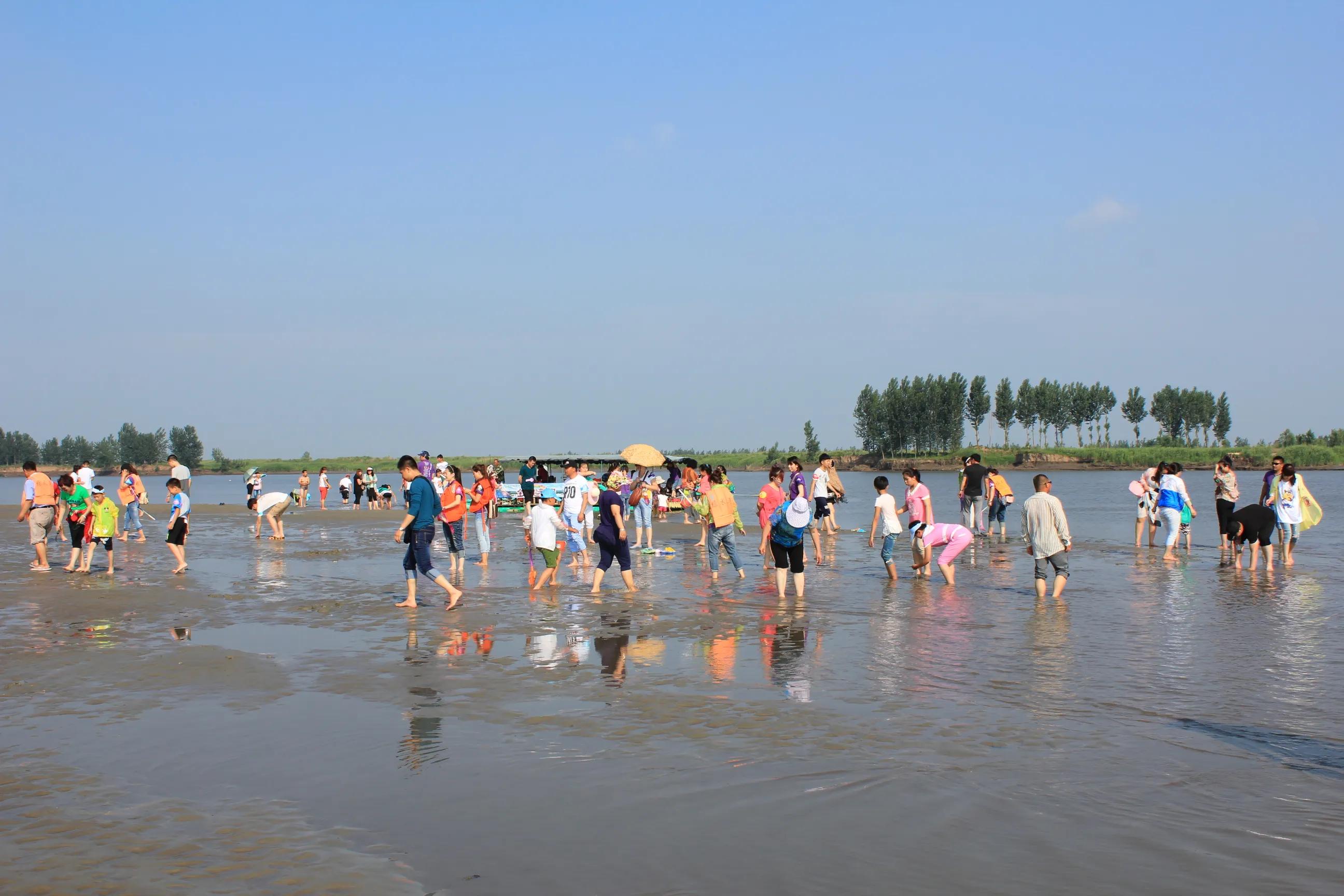 一湾碧水漾清波,一湾碧水潺潺