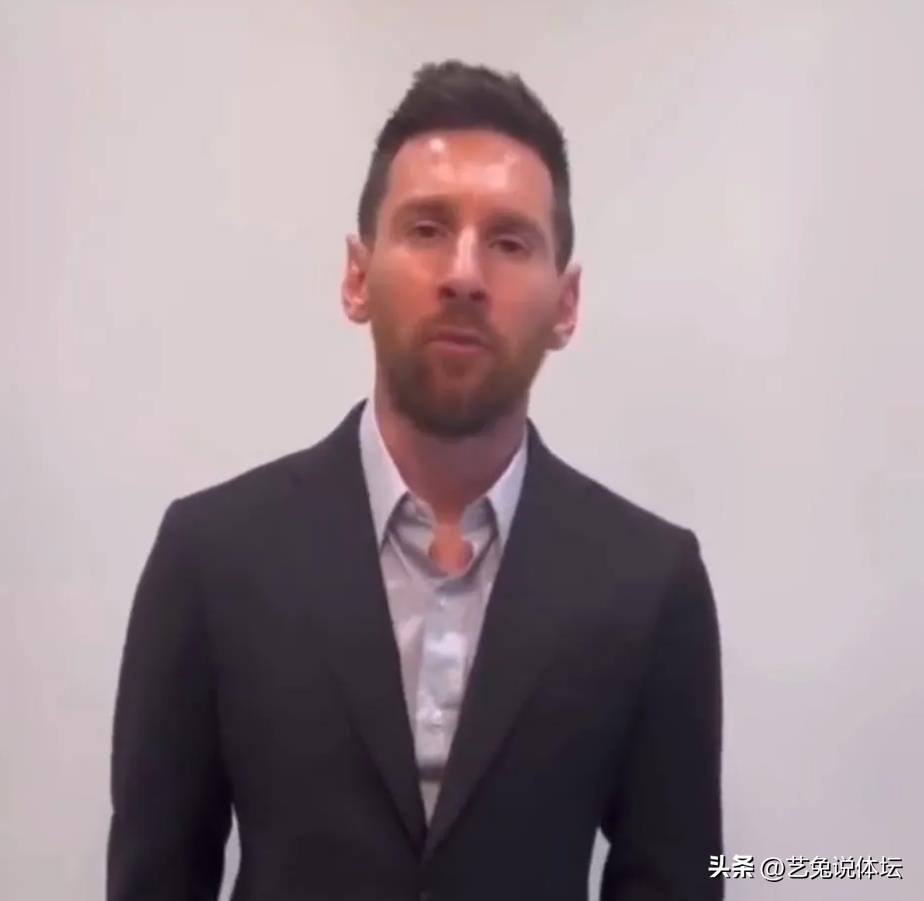 乔治娜c罗首次曝光,c罗和乔治娜球场上搂肩