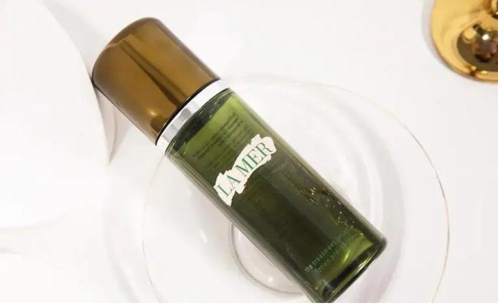 SK2神仙水和海蓝之谜精粹水哪个好用？从成分到功效，教你这样选