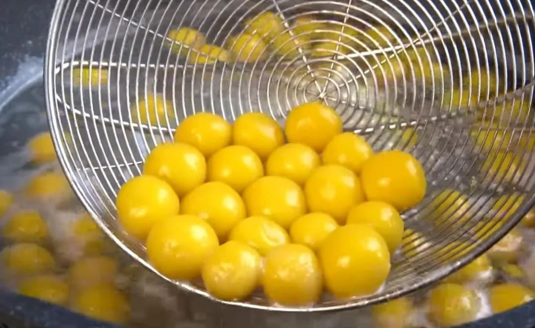 补品一堆不如鲜奶一杯,补药一堆不如每月一瓶花生