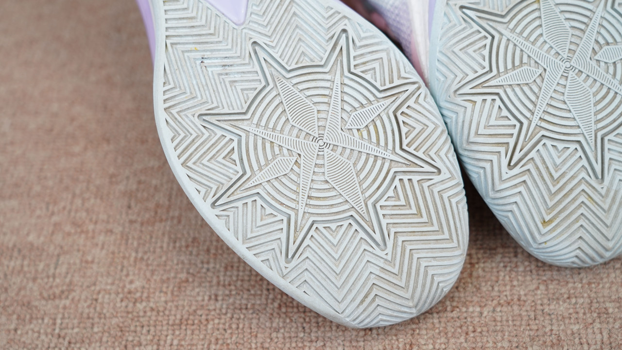 抓地力篮球鞋后卫,抓地力弹性好球鞋