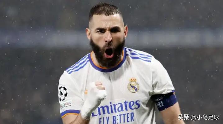 足球里面哪个位置最重要,足球场上球员位置示意图