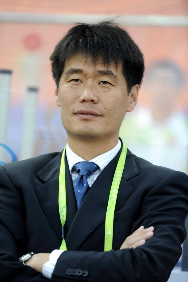 青岛足球教练李霄鹏,李霄鹏鲁能换帅视频