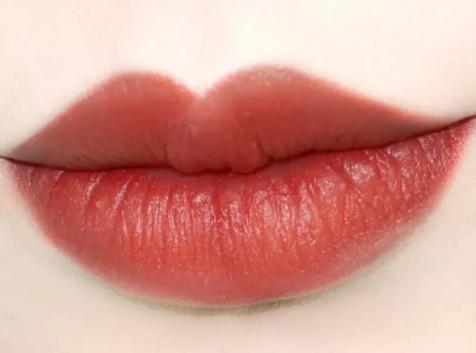 兰蔻显白火爆款口红,最近好看的口红香奈儿824