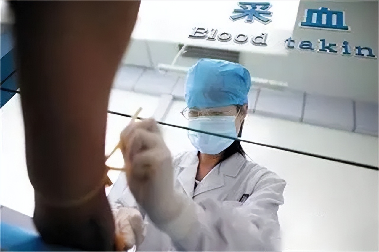 60岁，他大概是中国存活最久的艾滋病人，带着自己遗像活了十几年