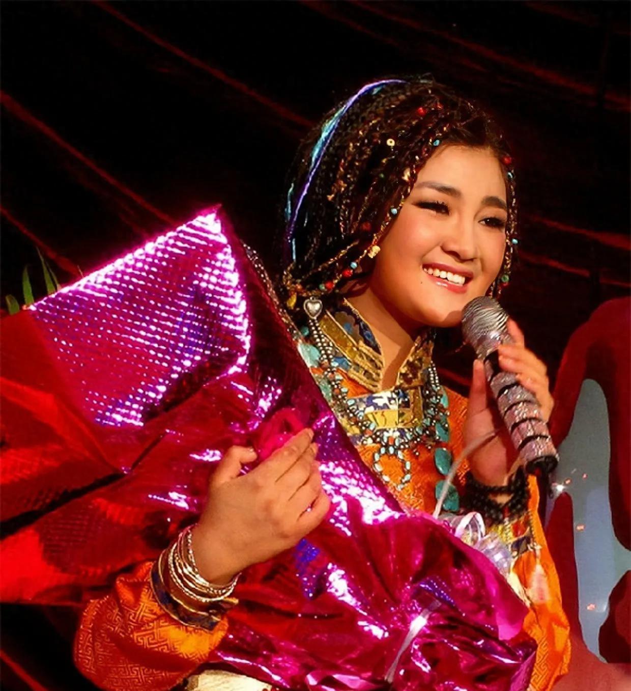 歌手降央卓玛现状,降央卓玛生了几个娃