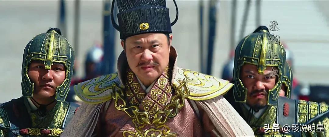 大牌明星拍电影秀智商下限，复仇者与八仙踢球，球不是这么踢的！