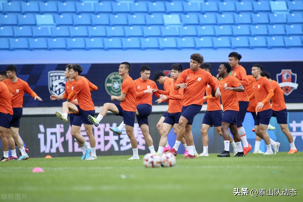 泰山队青岛谢场视频,山东泰山青岛青春足球场