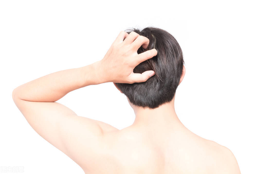 头上摸起来凸起的疙瘩不痛不痒,头上痒的小疙瘩摸起来是什么样的