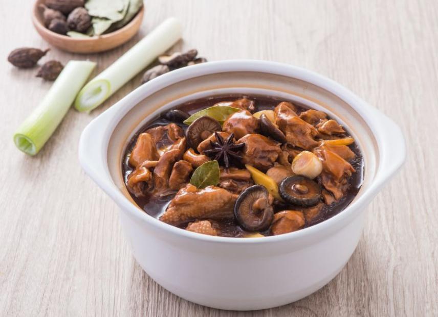 喜宴还得看农村，上海一家去东北赴宴，随礼500，开席直呼：赚了