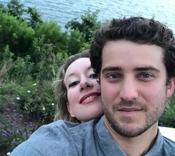 硅谷美女*子骗**滴血成金*局骗**被定罪，生活中种种怪异举动也被曝出