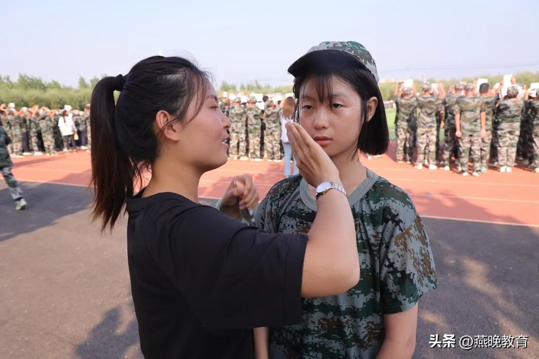 学生训练有热度，老师陪伴有温度，沧州英华入学教育尽显教师关怀