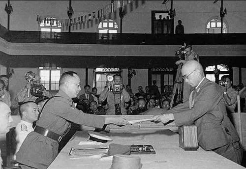 1950年，起义将领郑洞国想回家种地，周总理阻止：这是浪费人才