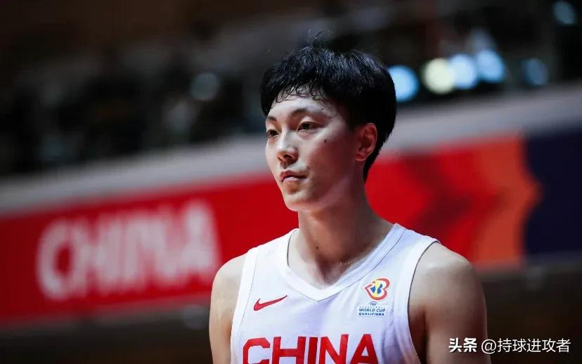 胡明轩25岁生日排面！广东男篮官方送祝福，在CBA挣扎中证明自己