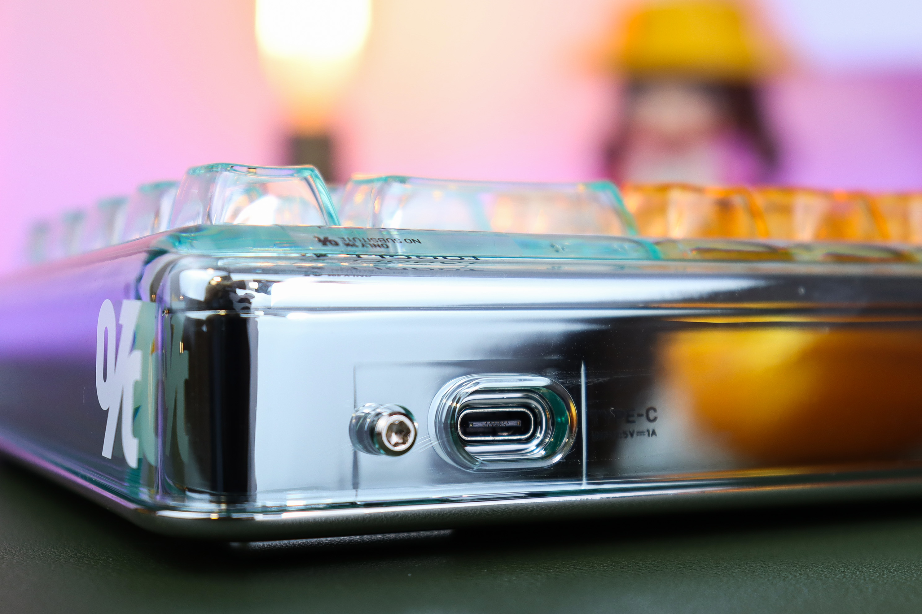 一千块，透明键盘，将手上那2平方做成工艺品的理念，我只爱洛斐