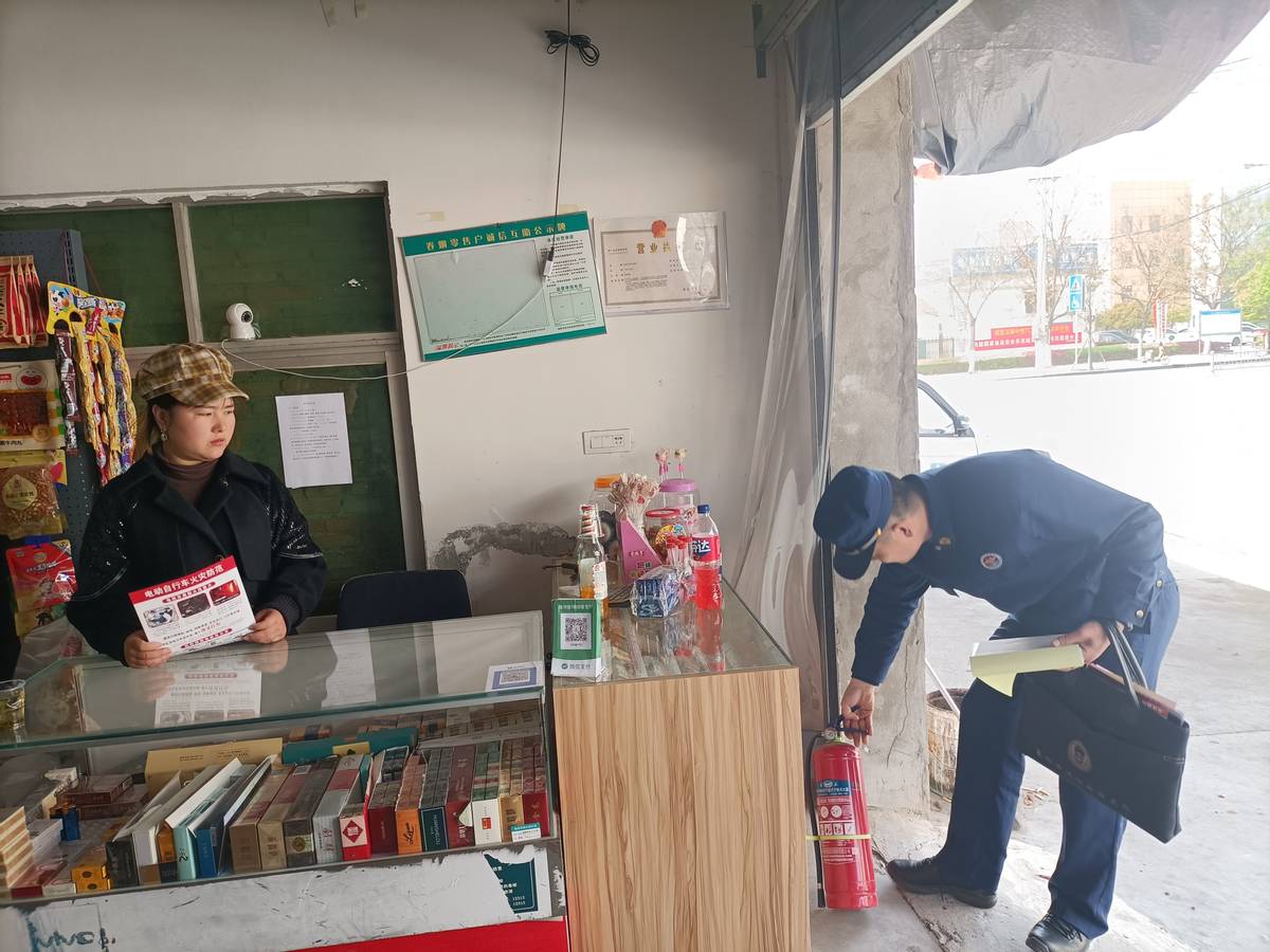 湖北襄阳：“排查+宣传”两手抓，奏响商铺“平安曲”