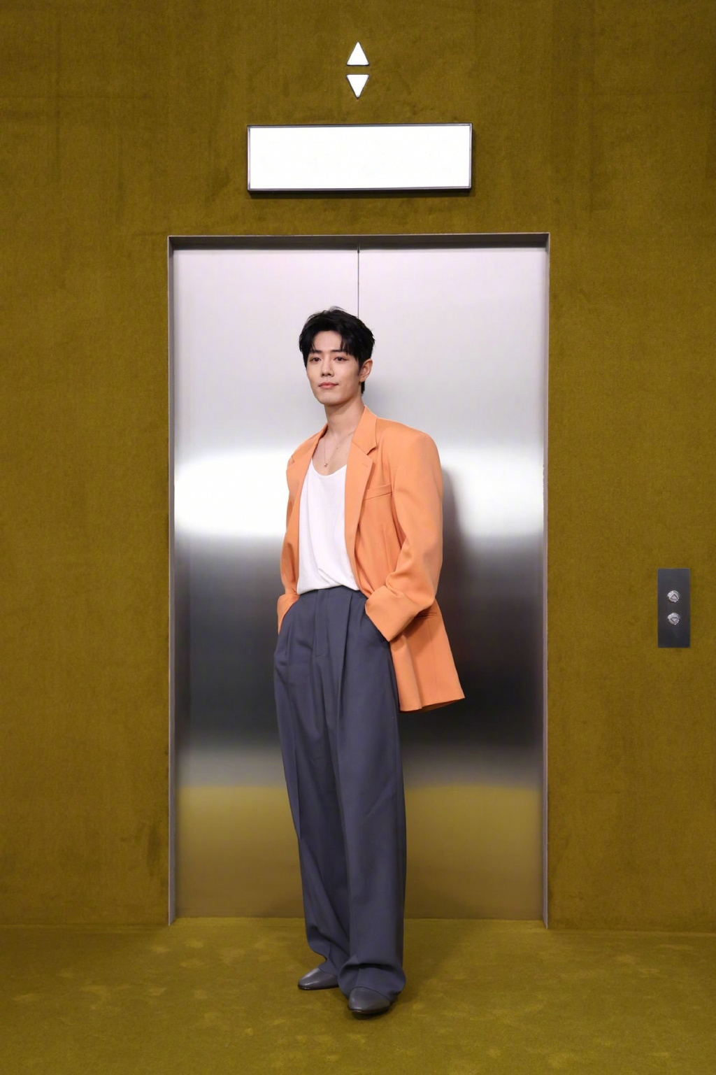 男明星宫廷风男西装搭配,最新男明星穿搭