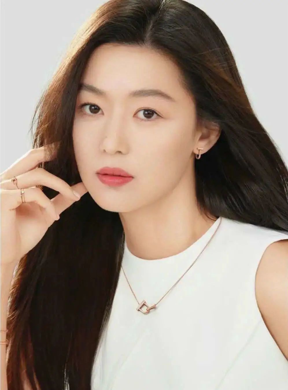 千颂伊现在多少岁了,38岁千颂伊近况