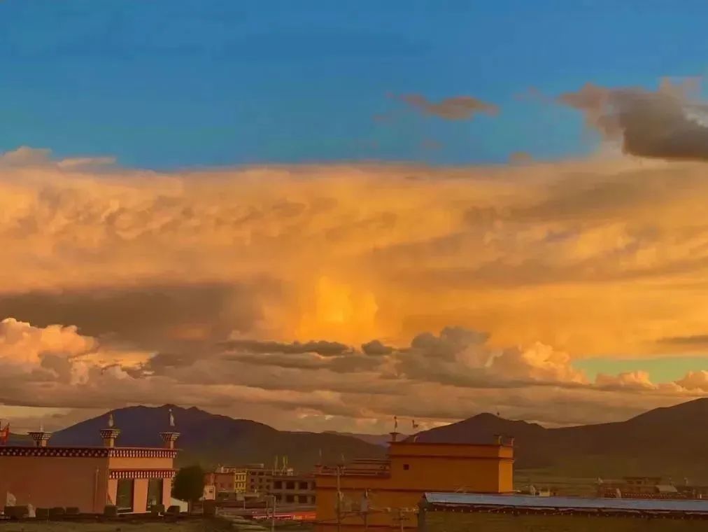 夏天的甘孜山,盛夏的贡嘎雪山