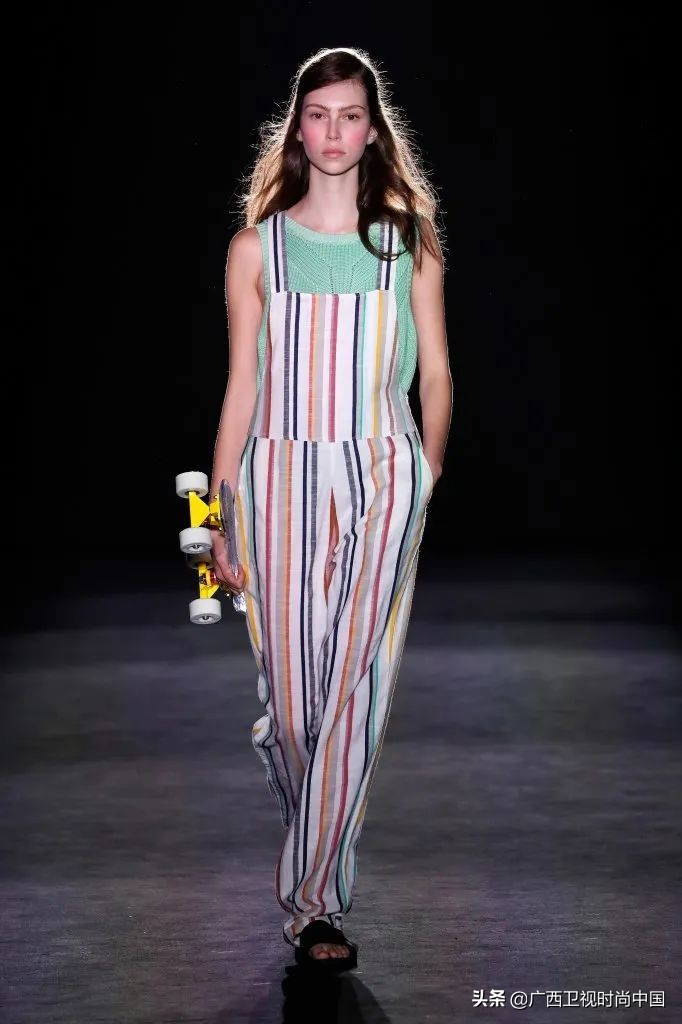 很热怎么穿,夏季天热怎么穿才够时尚