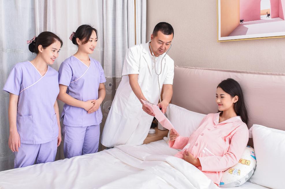 女性怀孕了会不会有早孕反应,女人怀孕会不会月经老提前