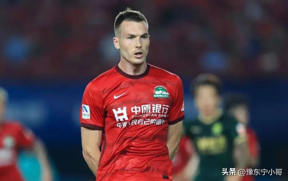 河南队舒尼奇场上表现,舒尼奇比顾操强吗