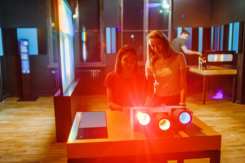 在A~60质量范围内的入射和发射低能α粒子的光学势的验证