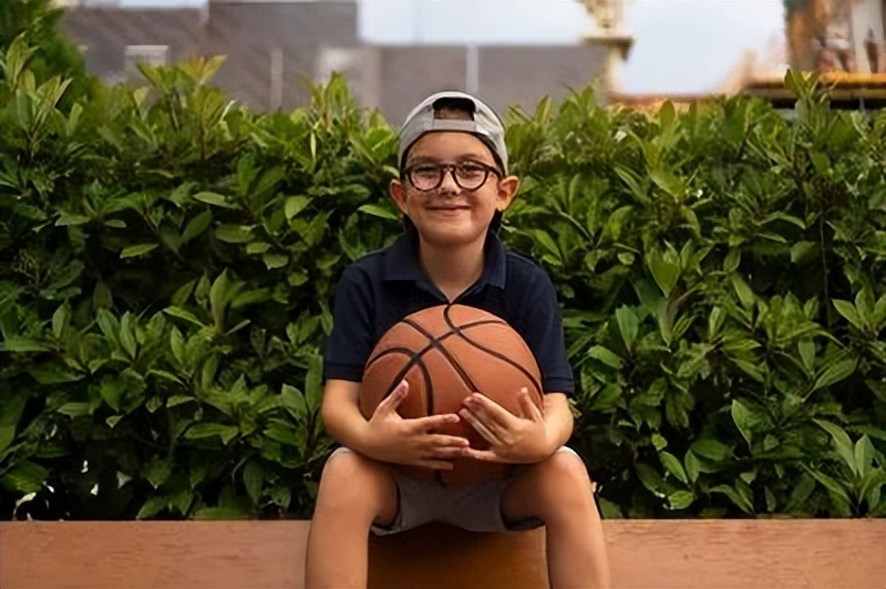 打篮球适合戴ok镜,戴半框眼镜能打篮球吗