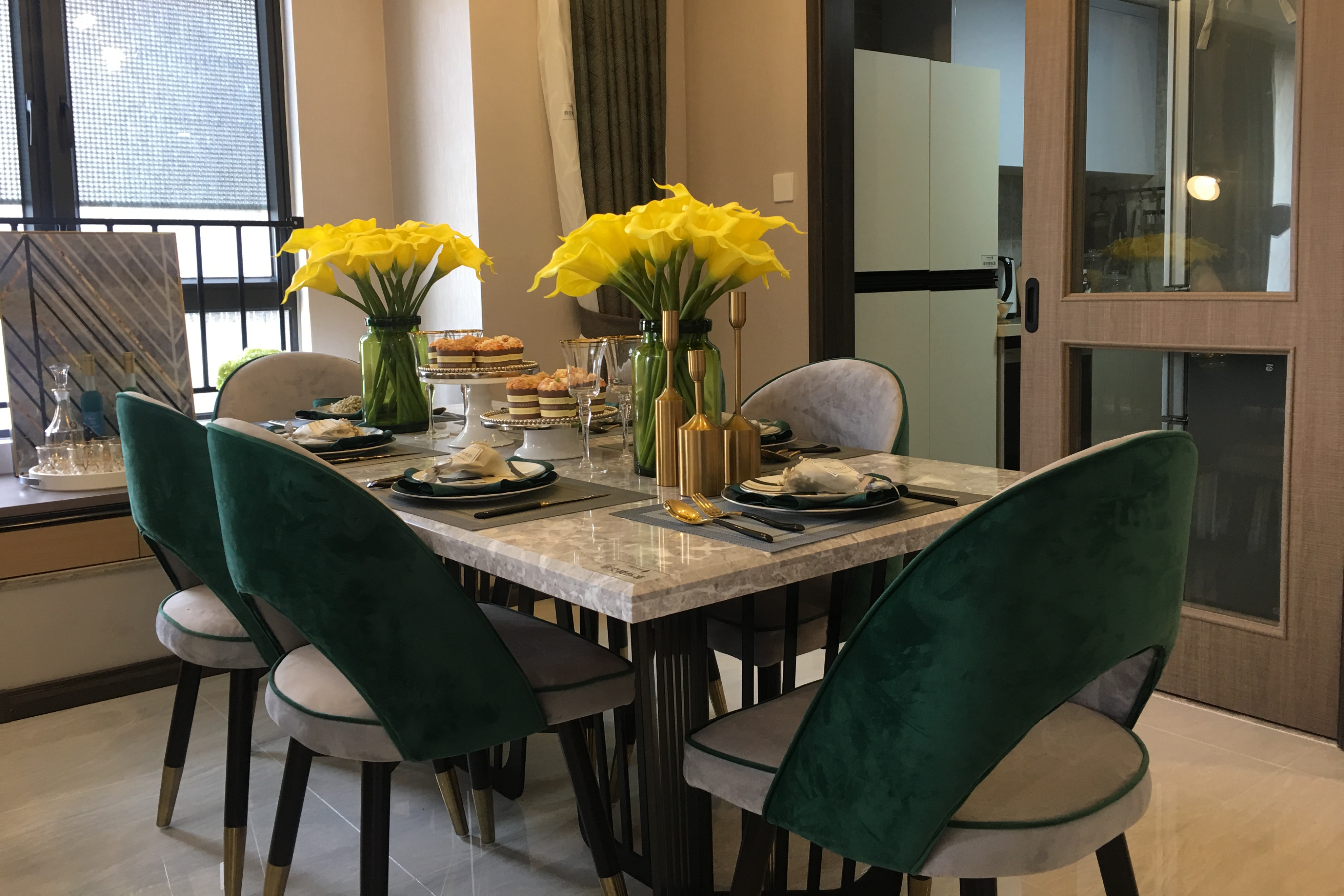 家用餐桌是圆桌好还是方桌好,餐桌方桌和圆桌怎么选