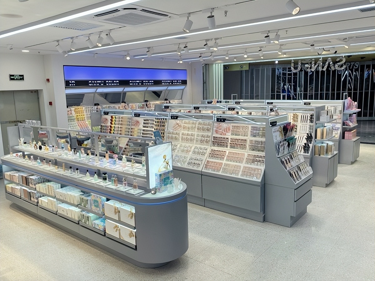 AKF三福碰撞时尚新火花，快来线下打卡吧