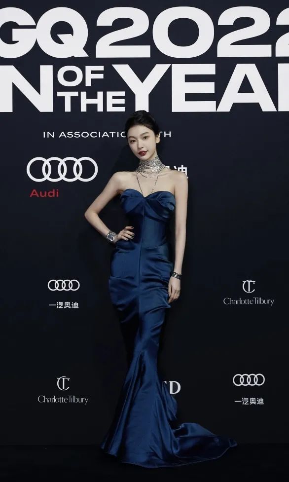 易梦玲网红衣服,易梦玲穿迪奥古董高定