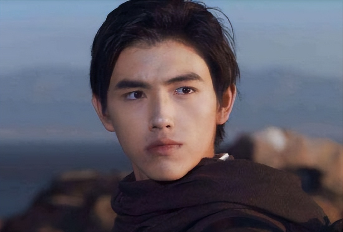 脸上有痘坑的明星,脸上爆痘特别多还好看的明星