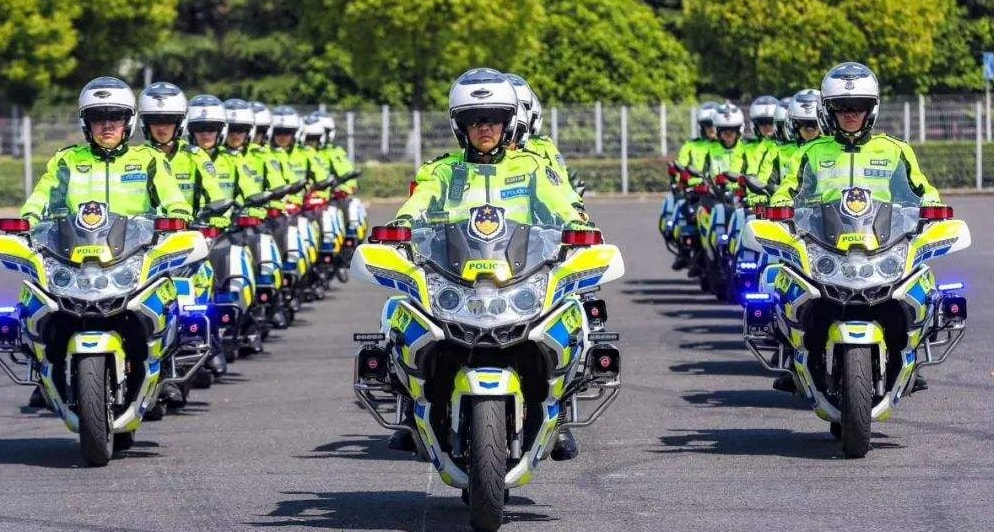 骑摩托上路被交警抓怎么办,骑摩托被交警查需要什么证件