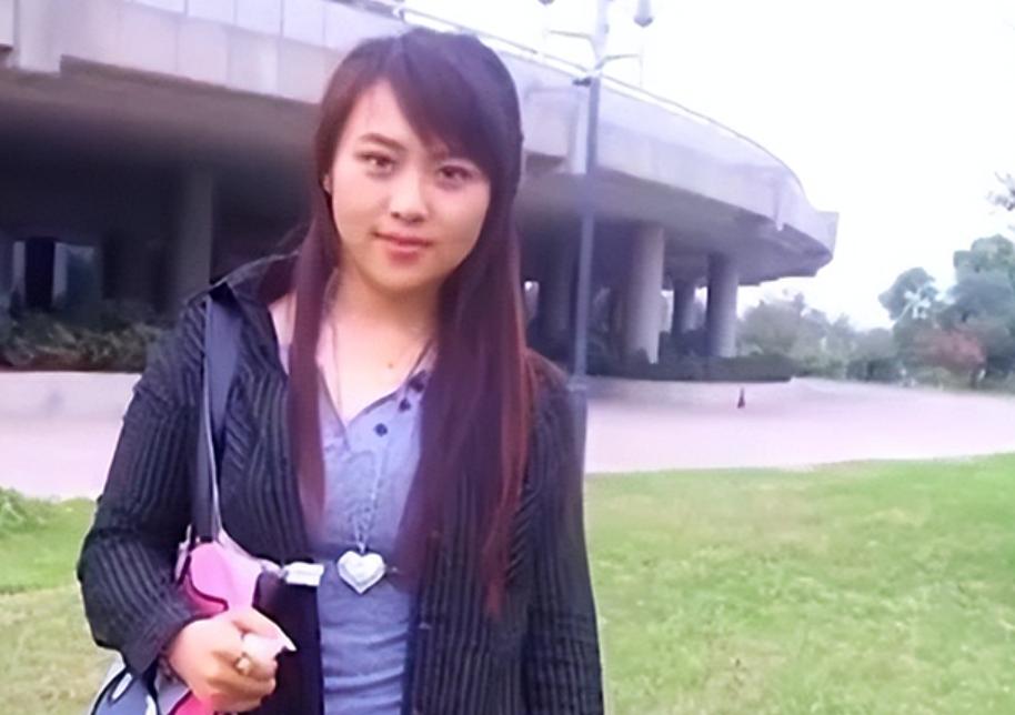 15年非洲富二代追求东北独眼美女,隔年领证裸婚,如今2个混血娃