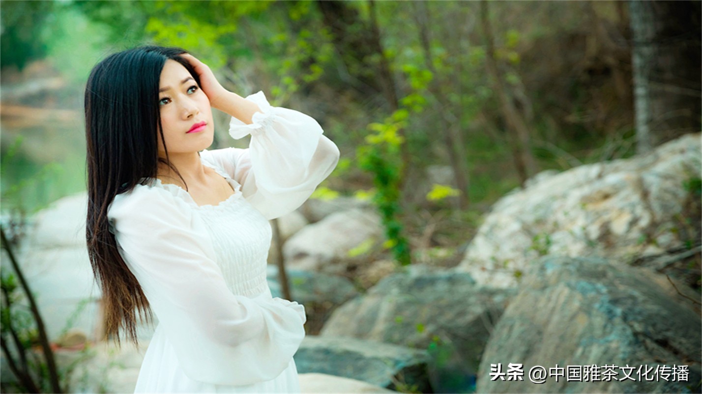 往事越千年人生弹指间意思解释,往事越千年人生弹指间的含义