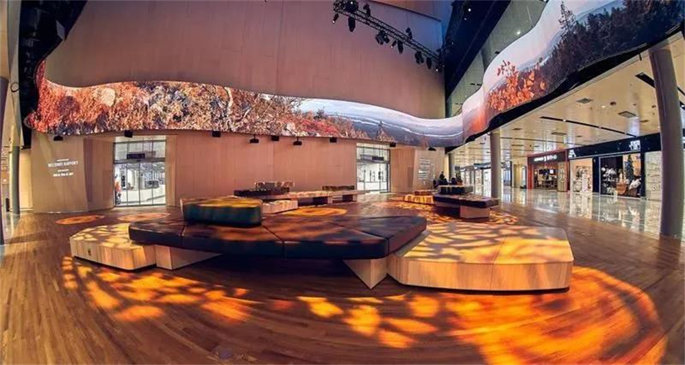 通过“硬件软件”的创新，打造“好吃好逛又好玩”的机场商业