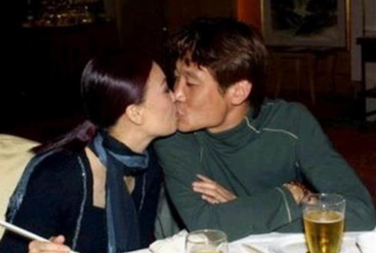 那英和高峰结过婚吗,足球名将高峰和那英