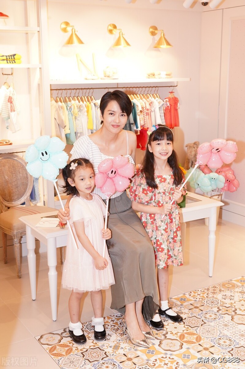 梁咏琪出席西班牙童装品牌活动