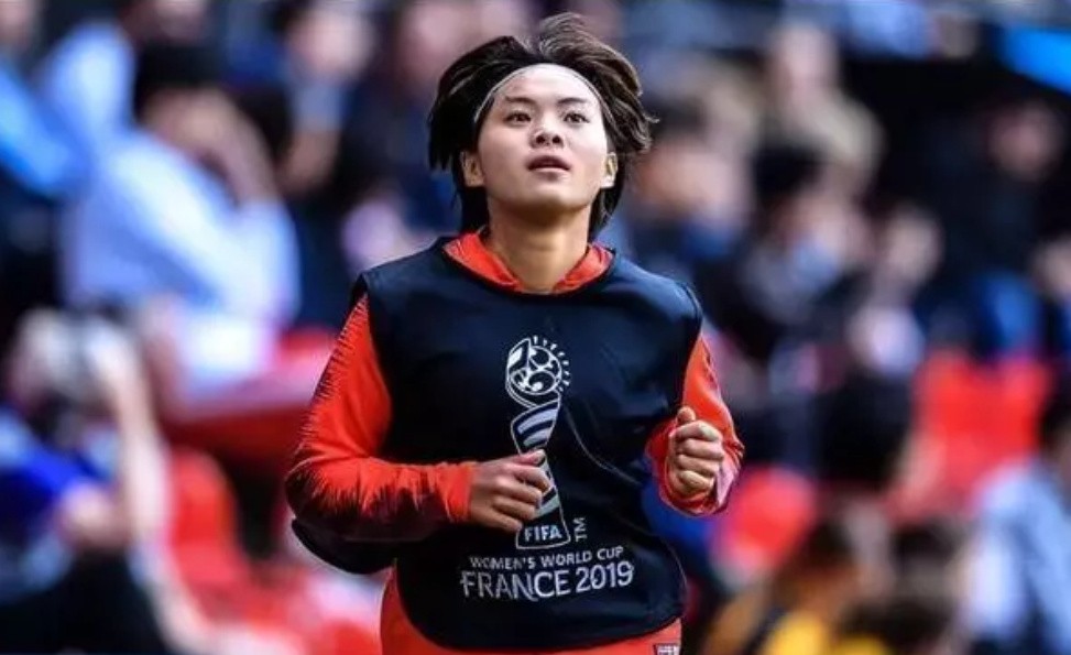 王霜踢球有多难,王霜几岁开始踢球