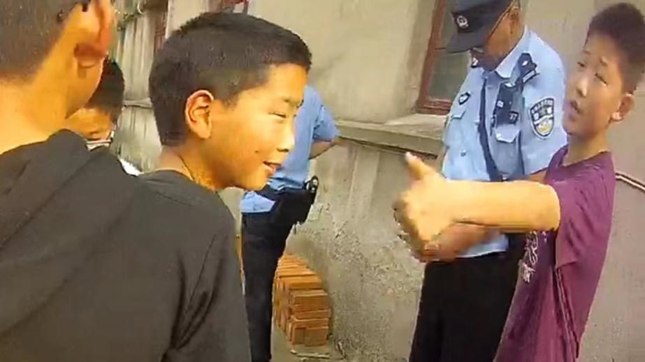 小学生发现罂粟报警被奖期末试卷,小学生发现罂粟获暖心表彰