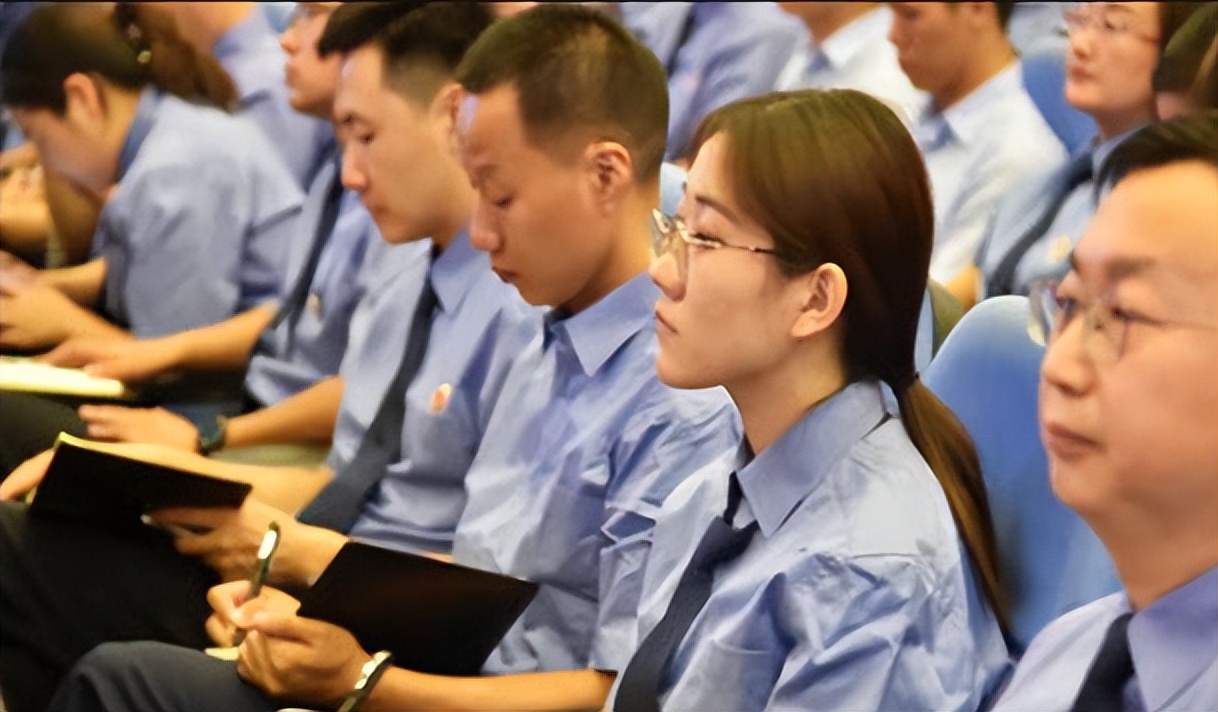 护士教师哪个更有前途,医护人员职业排名