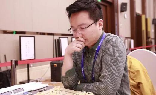 蜀山少侠郑惟桐自创飞刀,蜀山少侠郑惟桐谈象棋赚钱